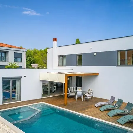 Leana By Guide Medulin