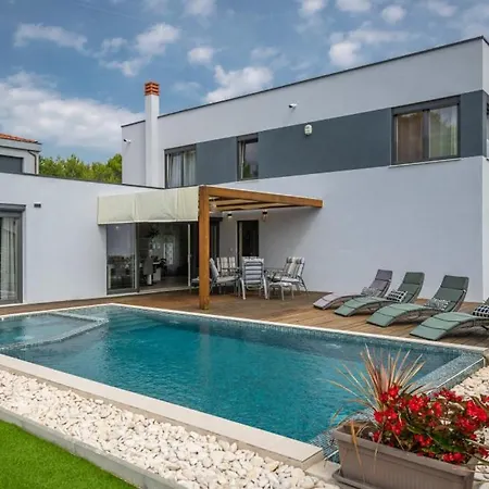 Villa Leana By Guide