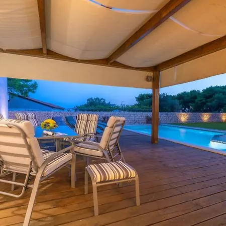 Leana By Guide Villa