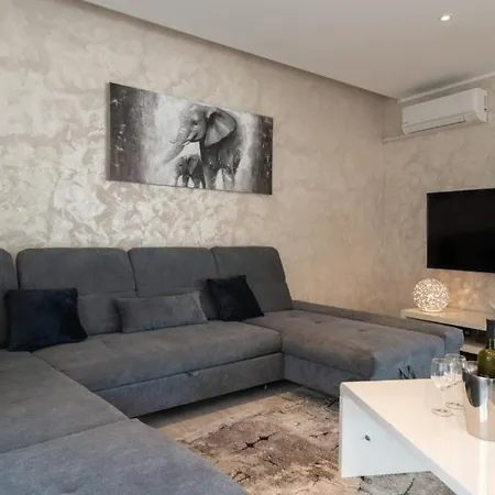 Leana By Guide Villa