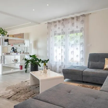 Villa Leana By Guide *