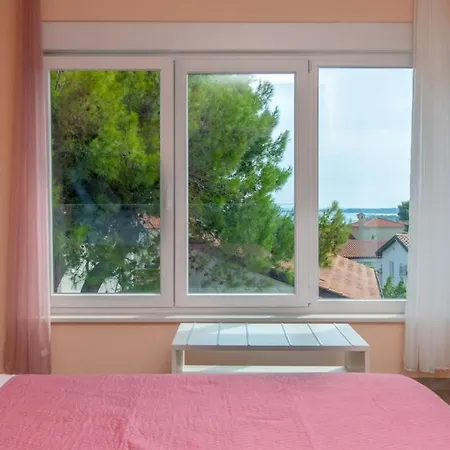 Leana By Guide Medulin