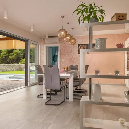 Villa Leana By Guide *