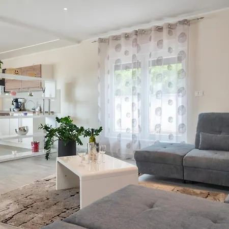 Villa Leana By Guide *