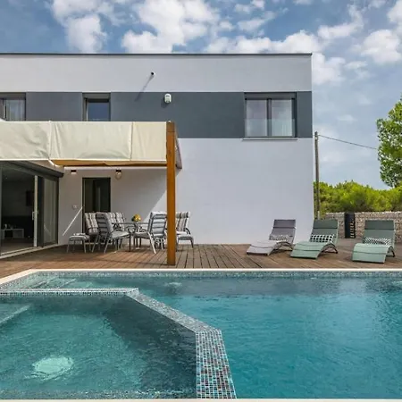 Leana By Guide * Medolino