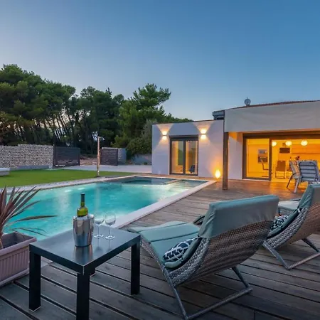 Villa Leana By Guide Medolino