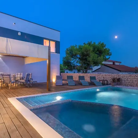 Villa Leana By Guide